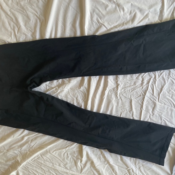 Lululemon leggings with two shirts - Picture 8 of 11